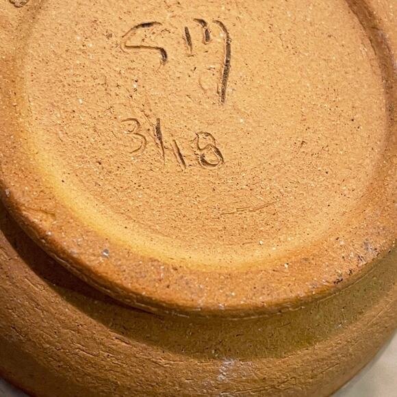 Art Pottery sake saucer green New Cond. Cup with spout .signed by Artist - Picture 11 of 12